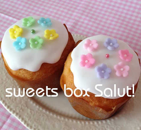 お花のアイシングカップケーキ Sweets Box Salut