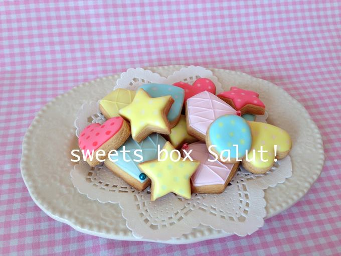 シンプルなミニアイシングクッキー Sweets Box Salut