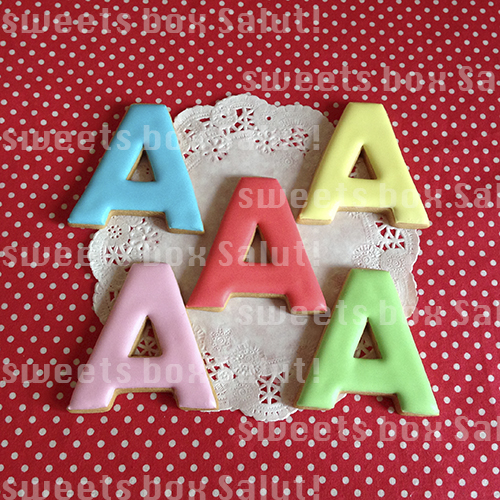 アルファベットと数字のアイシングクッキー | sweets box Salut!