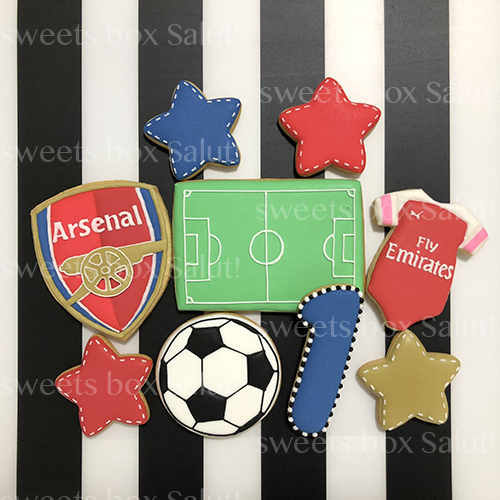 サッカーモチーフの誕生日用アイシングクッキー Sweets Box Salut