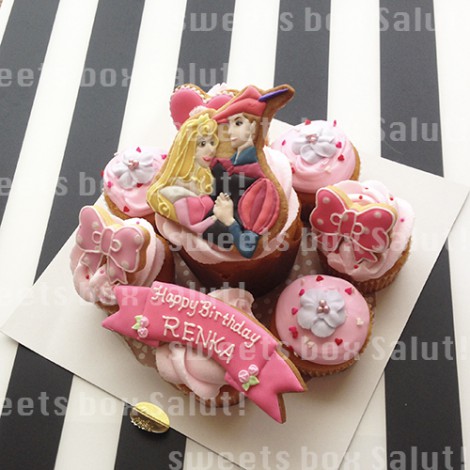 オーロラ姫のお誕生日用アイシングカップケーキ2