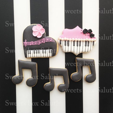 ピアノ好きな女の子のお誕生日用アイシングクッキー1
