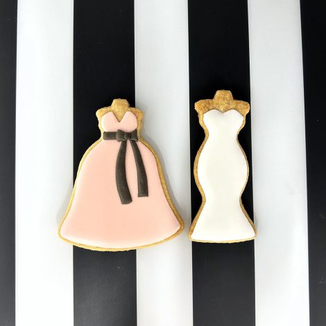 ドレスのデザインを再現したアイシングクッキー1