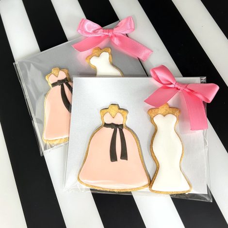 ドレスのデザインを再現したアイシングクッキー6