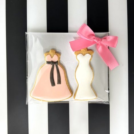 ドレスのデザインを再現したアイシングクッキー5