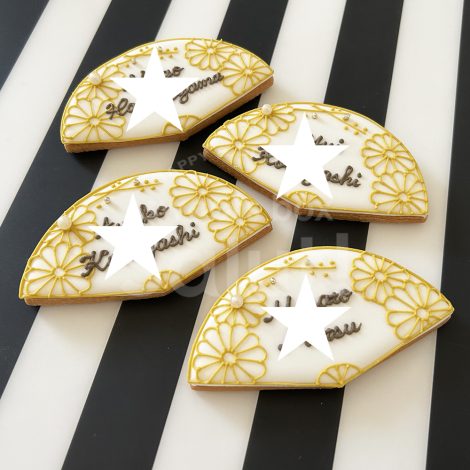 席札代わりに扇型名入れアイシングクッキー