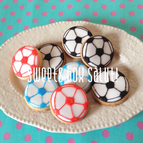 サッカーボールのアイシングクッキー